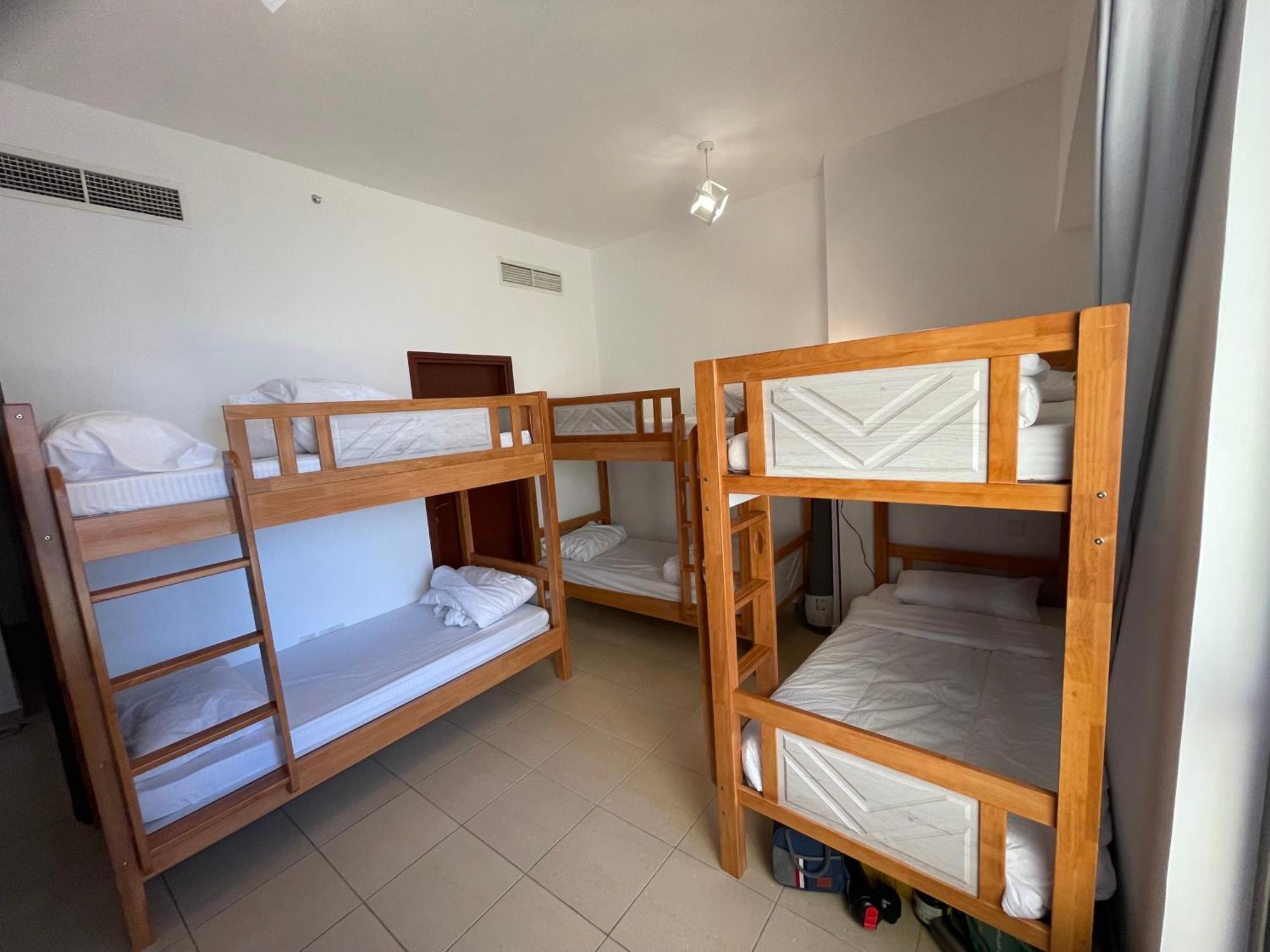 Seaview Beach Hostel Jbr - Walk To Beach - Gym - Pool - Metro Station Дубай Экстерьер фото