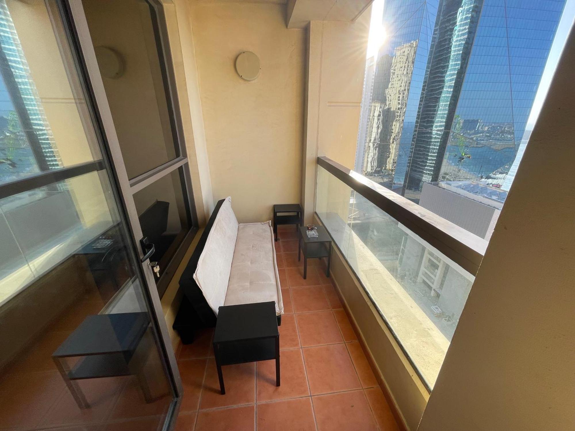 Seaview Beach Hostel Jbr - Walk To Beach - Gym - Pool - Metro Station Дубай Экстерьер фото