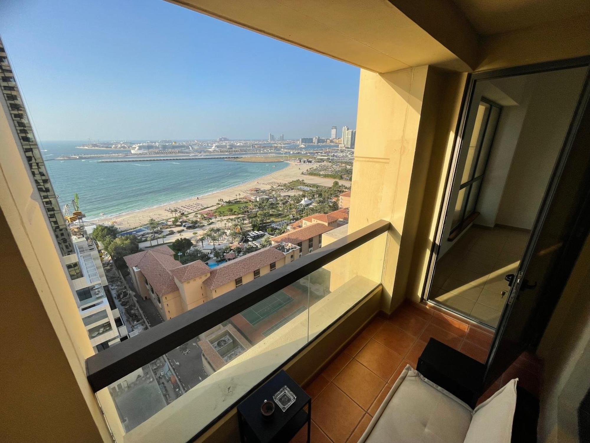 Seaview Beach Hostel Jbr - Walk To Beach - Gym - Pool - Metro Station Дубай Экстерьер фото