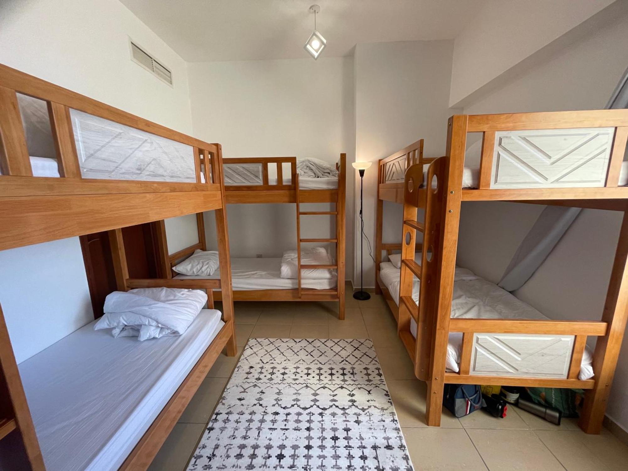 Seaview Beach Hostel Jbr - Walk To Beach - Gym - Pool - Metro Station Дубай Экстерьер фото