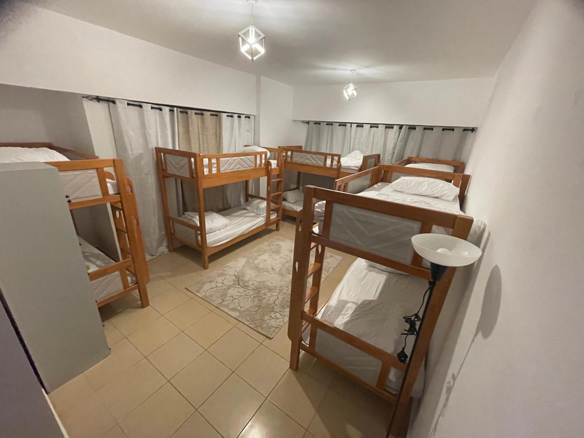 Seaview Beach Hostel Jbr - Walk To Beach - Gym - Pool - Metro Station Дубай Экстерьер фото