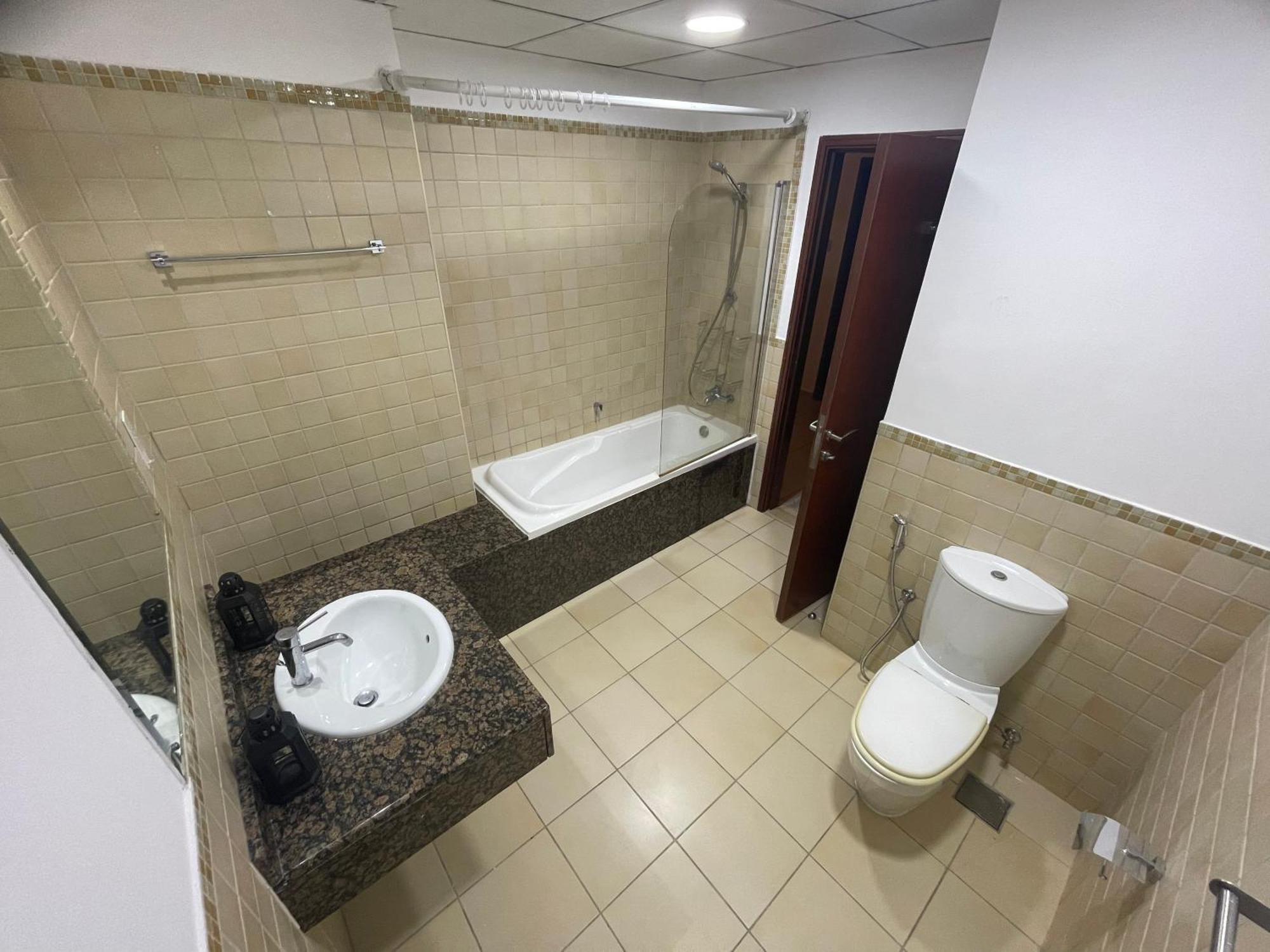 Seaview Beach Hostel Jbr - Walk To Beach - Gym - Pool - Metro Station Дубай Экстерьер фото