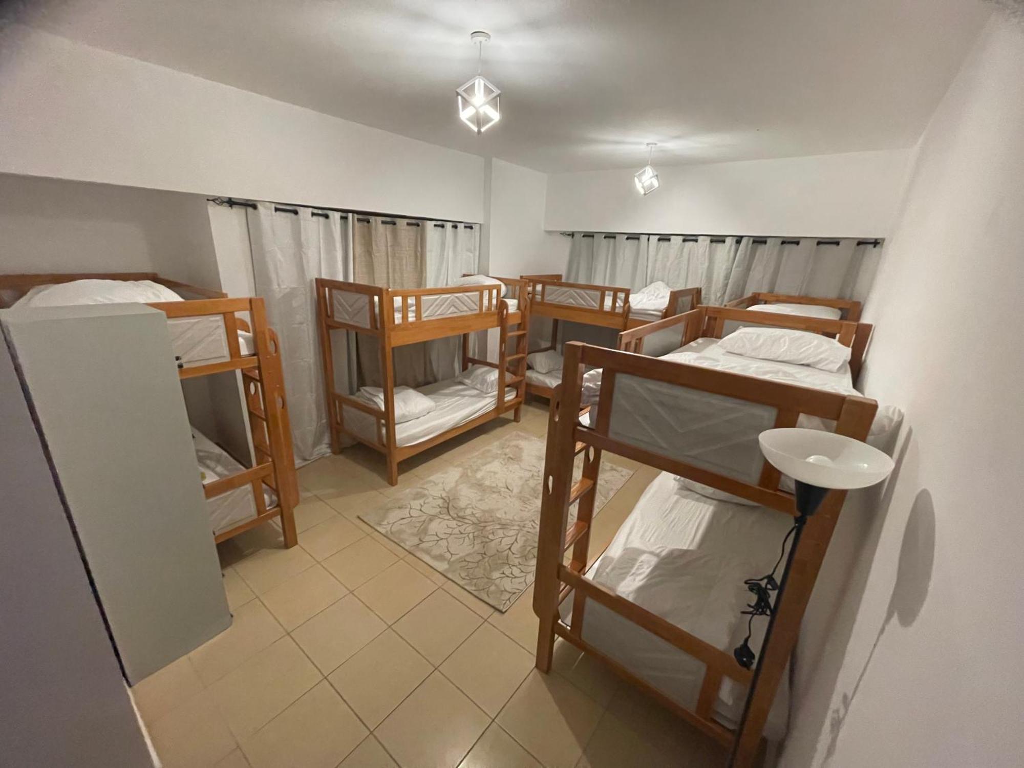 Seaview Beach Hostel Jbr - Walk To Beach - Gym - Pool - Metro Station Дубай Экстерьер фото