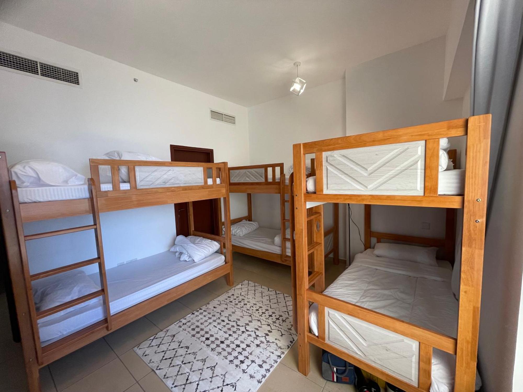 Seaview Beach Hostel Jbr - Walk To Beach - Gym - Pool - Metro Station Дубай Экстерьер фото