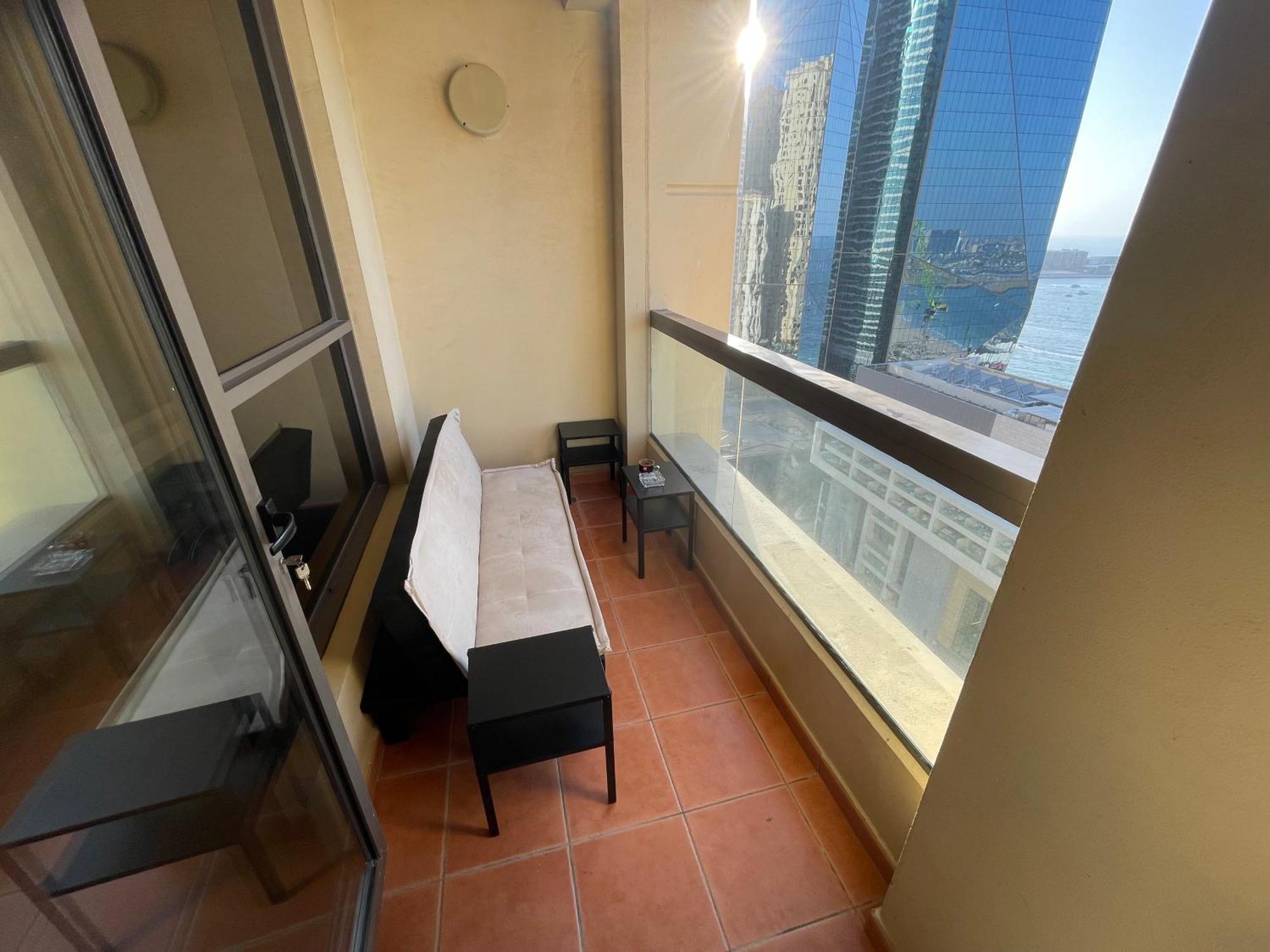 Seaview Beach Hostel Jbr - Walk To Beach - Gym - Pool - Metro Station Дубай Экстерьер фото