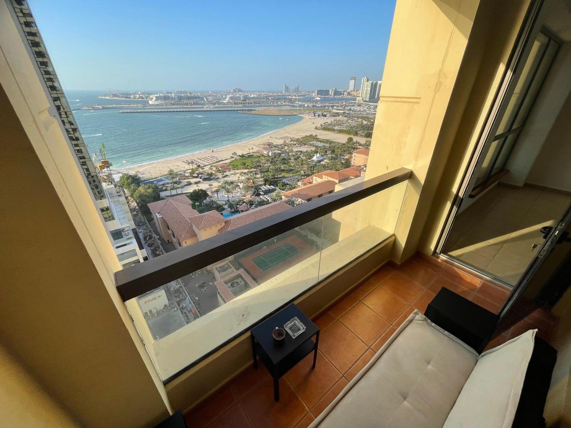 Seaview Beach Hostel Jbr - Walk To Beach - Gym - Pool - Metro Station Дубай Экстерьер фото