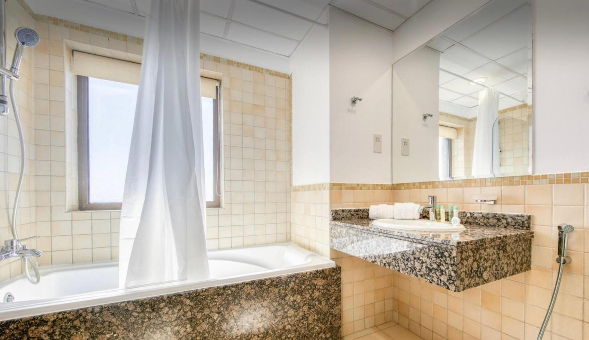 Seaview Beach Hostel Jbr - Walk To Beach - Gym - Pool - Metro Station Дубай Экстерьер фото